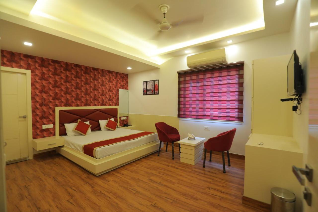 Hotel Sahib'S Red Carpet - The Family & Corporate Hotel Agra (Uttar Pradesh) Exterior photo