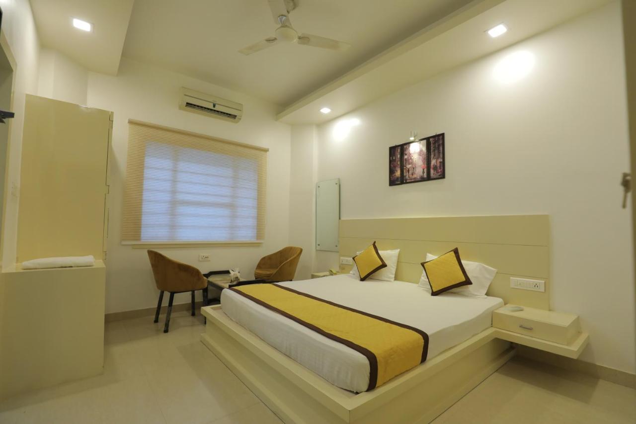 Hotel Sahib'S Red Carpet - The Family & Corporate Hotel Agra (Uttar Pradesh) Exterior photo