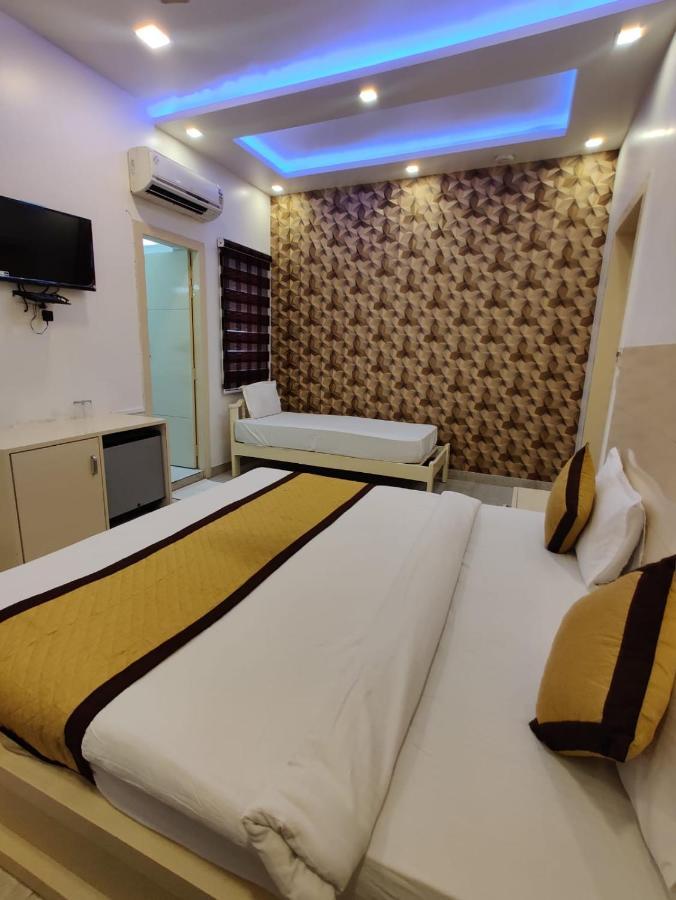 Hotel Sahib'S Red Carpet - The Family & Corporate Hotel Agra (Uttar Pradesh) Exterior photo