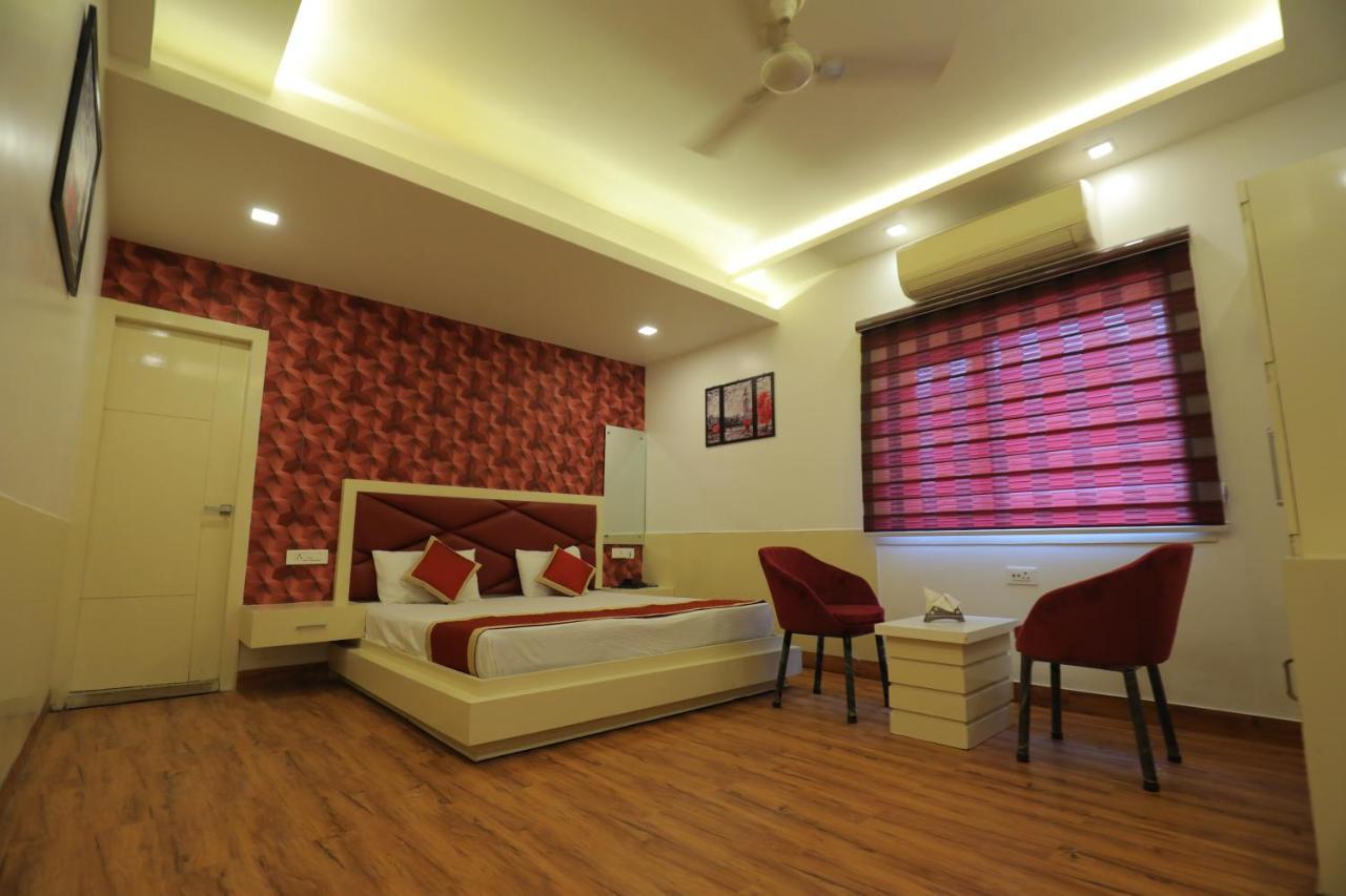 Hotel Sahib'S Red Carpet - The Family & Corporate Hotel Agra (Uttar Pradesh) Exterior photo