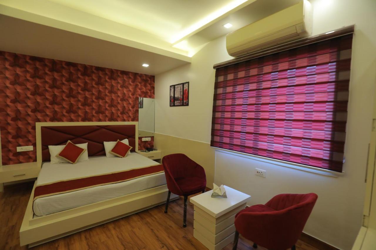 Hotel Sahib'S Red Carpet - The Family & Corporate Hotel Agra (Uttar Pradesh) Exterior photo